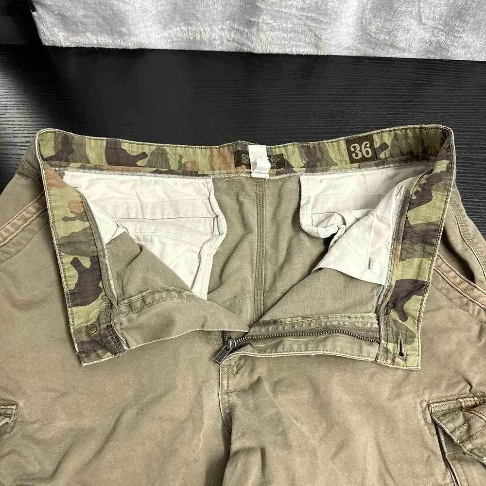 Vintage Y2K Old Navy Army Green Cargo Shorts Loose Men’s Size 36 - Picture 6 of 13